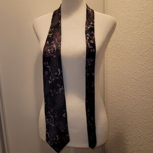 Elegant Paisley Silk Tie